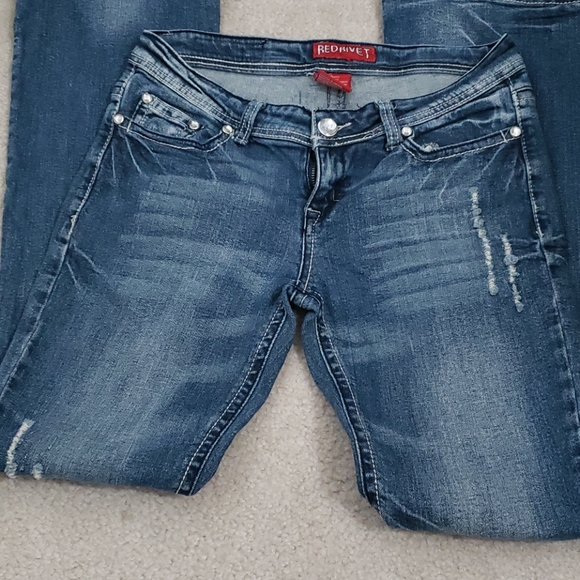 Red Rivet - Picture 10 of 12